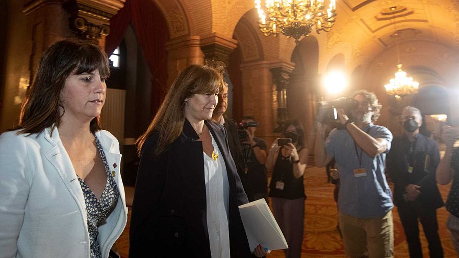 La presidenta del Parlament, Laura Borràs, arriba a la Cambra catalana