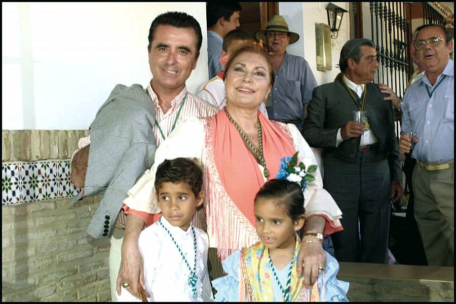 Rocío Jurado y José Ortega Cano y sus hijos Gloria Camila y José Fernando