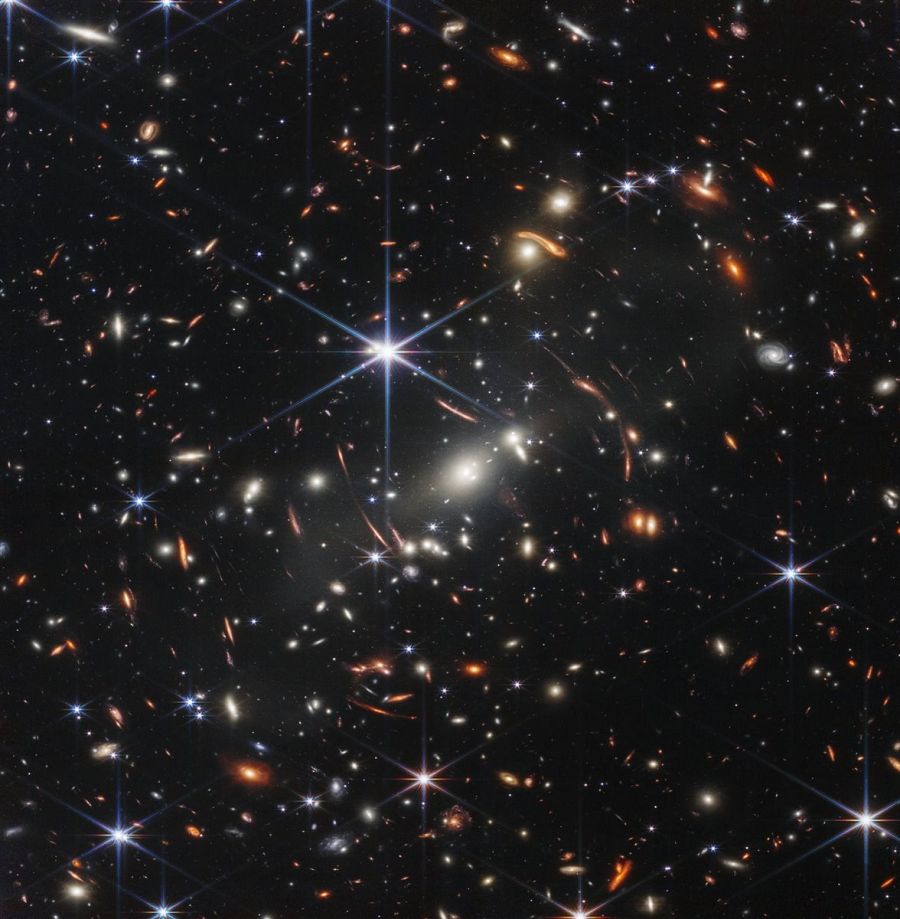 Esta imagen demuestra la capacidad de James Webb para para estudiar campos profundos y rastrear galaxias