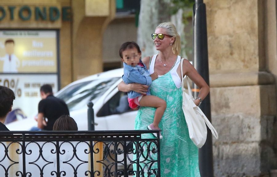 La rpesentadora con su hija Carmen