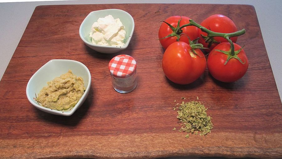 Ingredientes para la lasaña de tomate, queso y paté de alcachofa