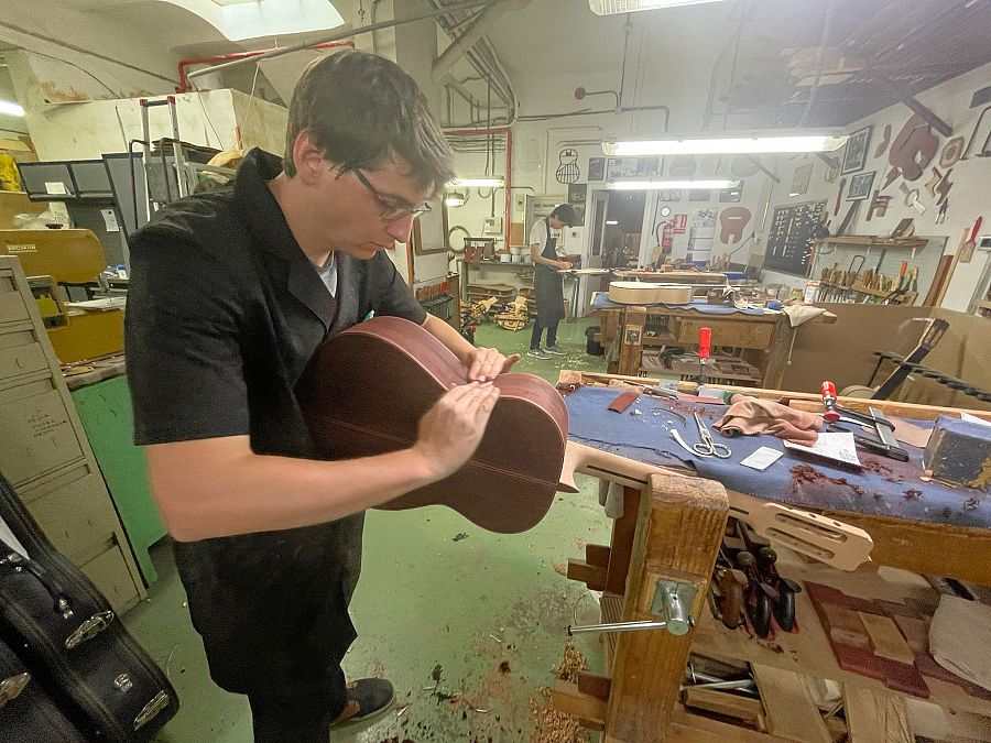 José Enrique Ramírez, guitarrero