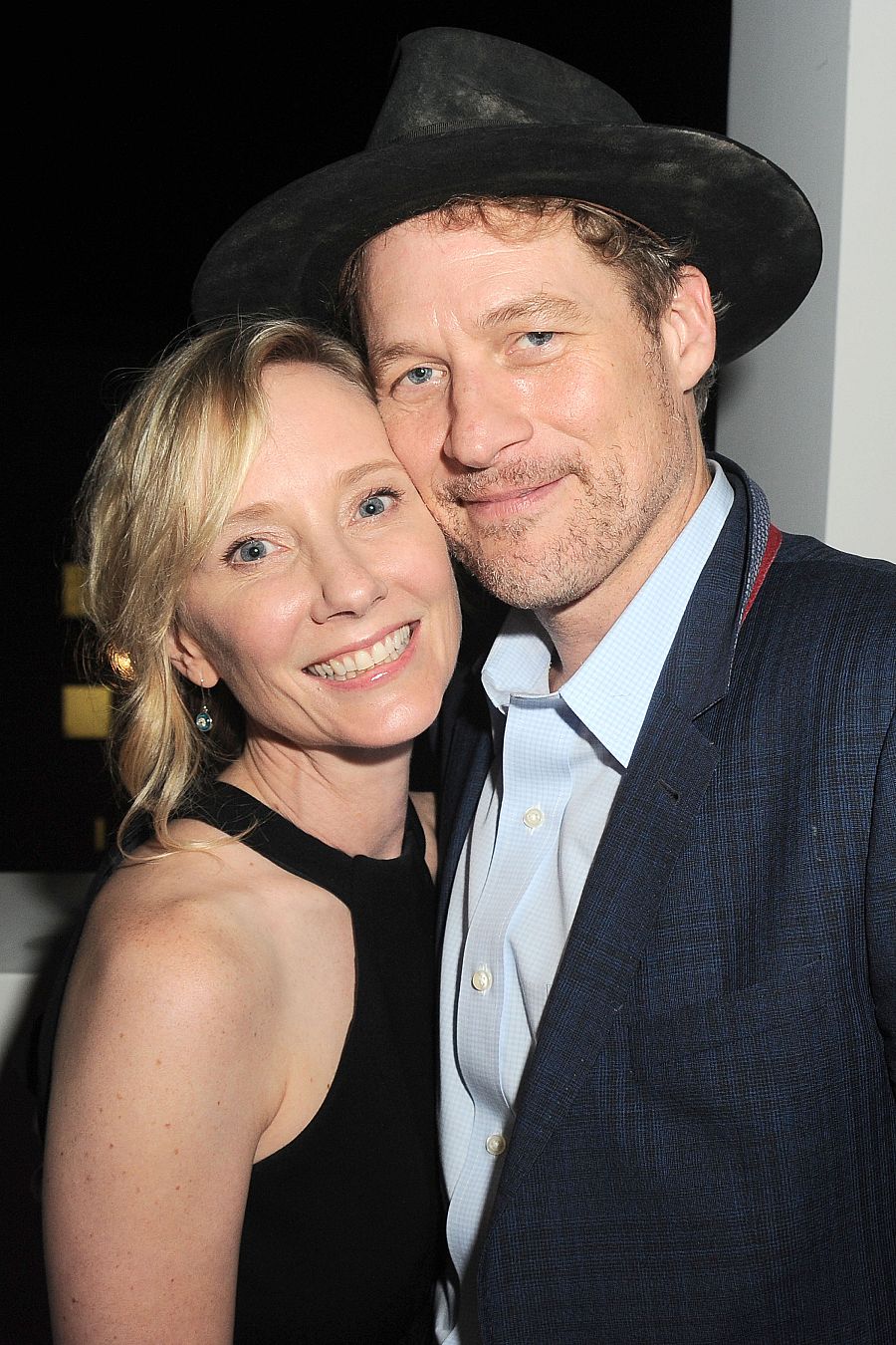 Anne Heche y James Tupper en un acto público