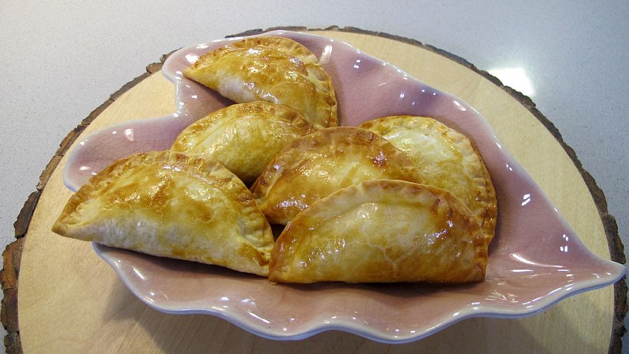 Empanadillas de pimiento rojo y puerro caramelizado