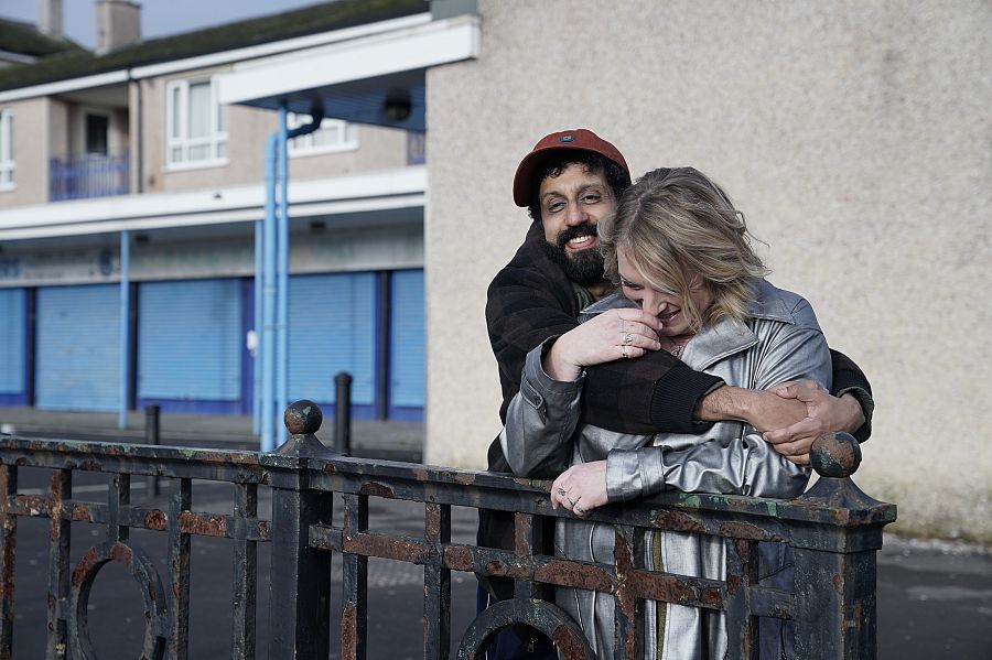 Adeel Akhtar y Claire Rushbrook, en 'Ali & Ava'.
