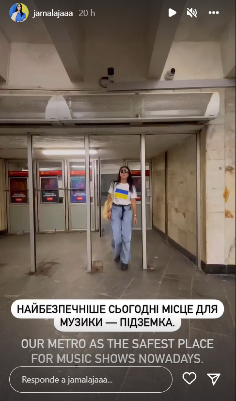 Jamala en el metro de Kiev durante el concierto conmemorativo por el Día de la Independencia de Ucrania