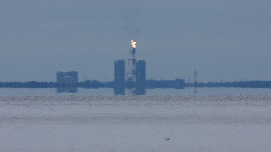 Una imagen de la llamarada de gas en la bahía de Portovaya.