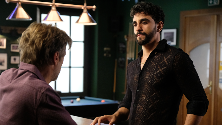 César Mateo en una escena de 'Servir y proteger'