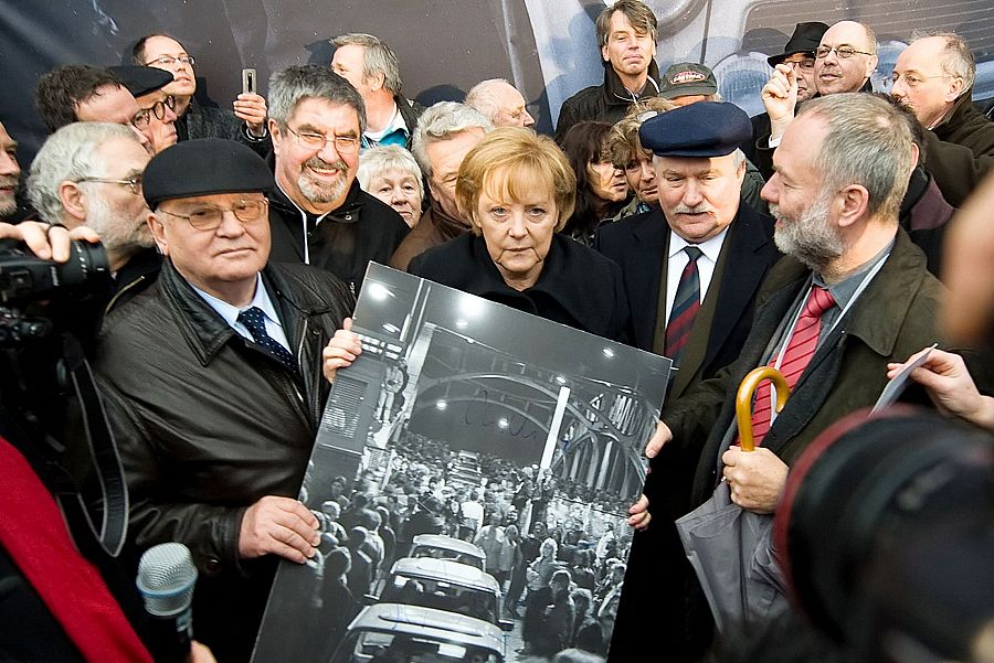 Gorbachov, Merkel y Walesa, en el 20 aniversario de la caída del Muro de Berlín