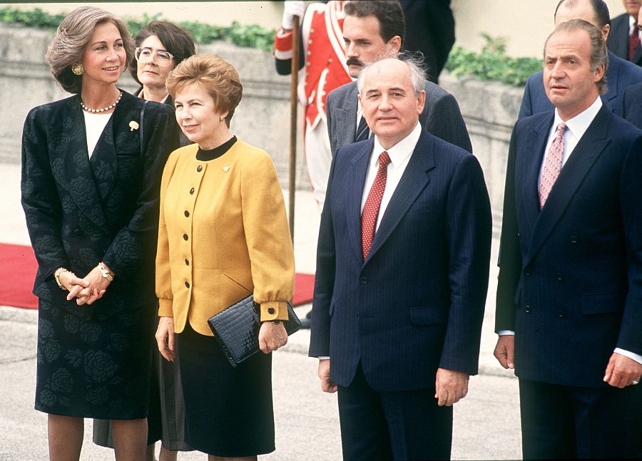 El matrimonio Gorbachov junto a los entonces Reyes durante una visita oficial a España en 1990