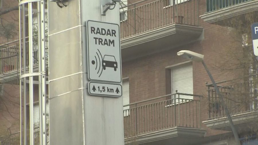 Senyal del radar de tram a la rambla del Carmel de Barcelona