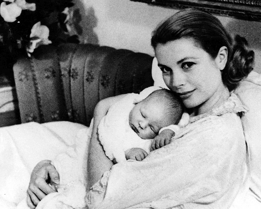 Albert Alexandre Louis Pierre of Monaco y su madre, la princesa de Mónaco. 1958.