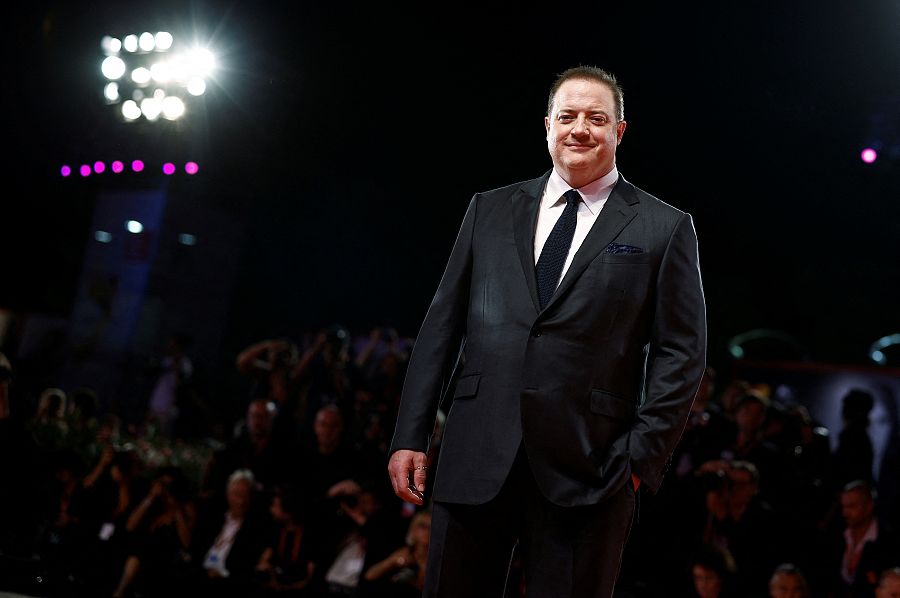 Brendan Fraser en el Festival de Venecia 2022 con un traje negro
