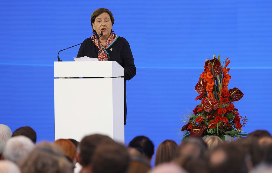 Ankie Spitzer da un discurso en nombre de los familiares de las víctimas y de los supervivientes del asesinato