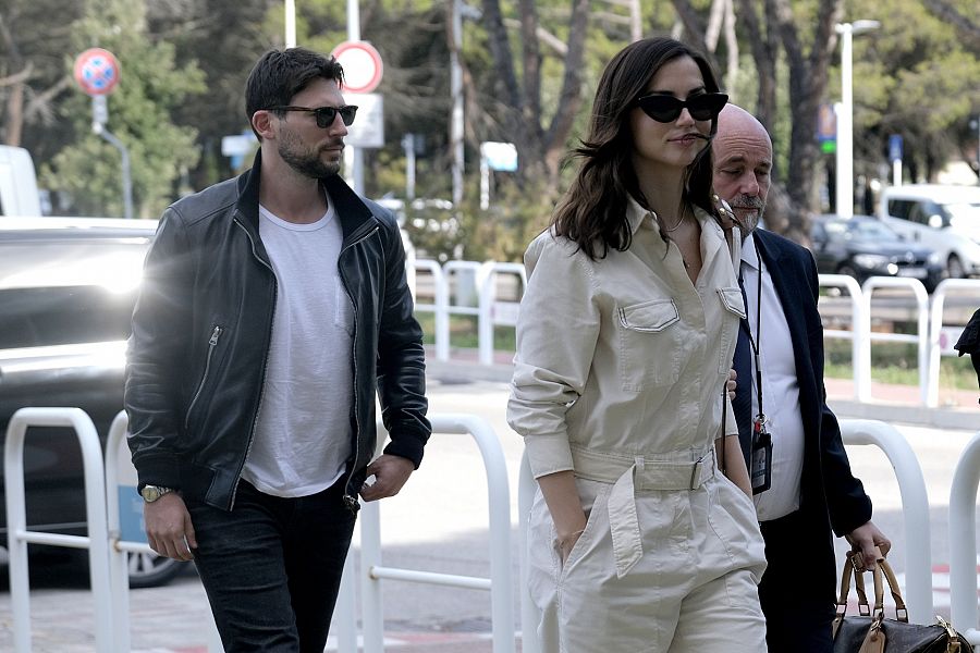 Ana de Armas llega a Venecia con Paul Boukadakis