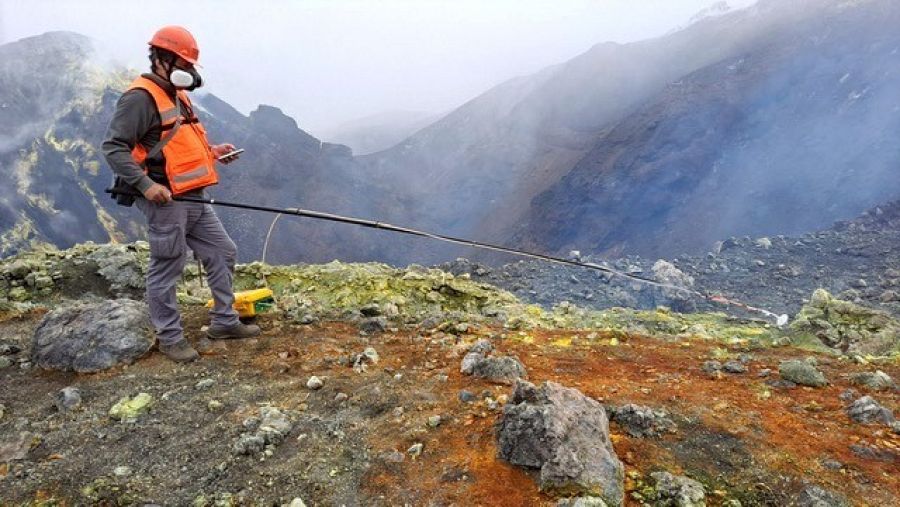 Cada semana Investigadores de INVOLCAN recogen datos en el nuevo volcán