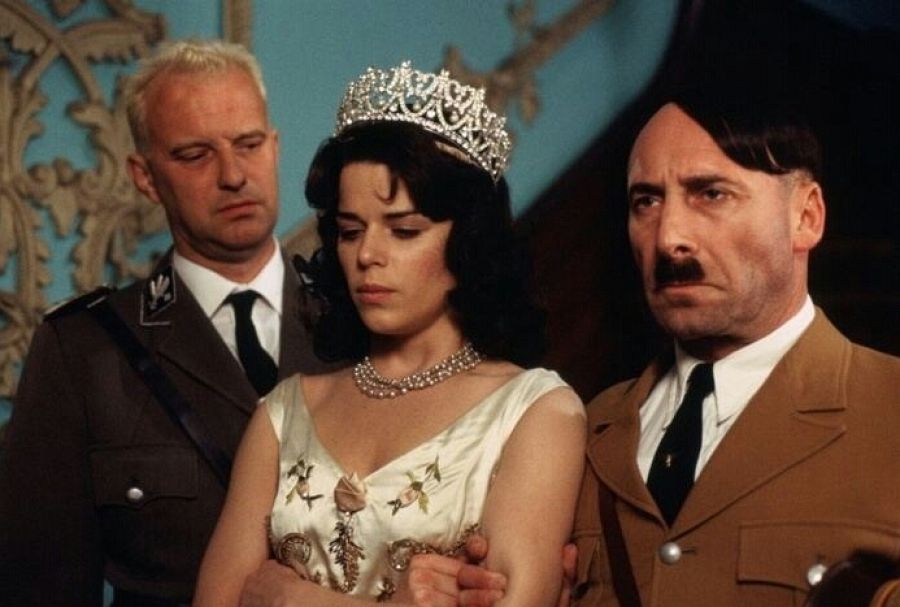 Neve Campbell en la película Churchill: The Hollywood Years