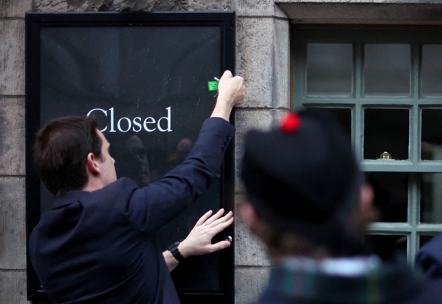 Los jardines del palacio de Holyroodhouse, en Escocia, cierran tras la muerte de Isabel II