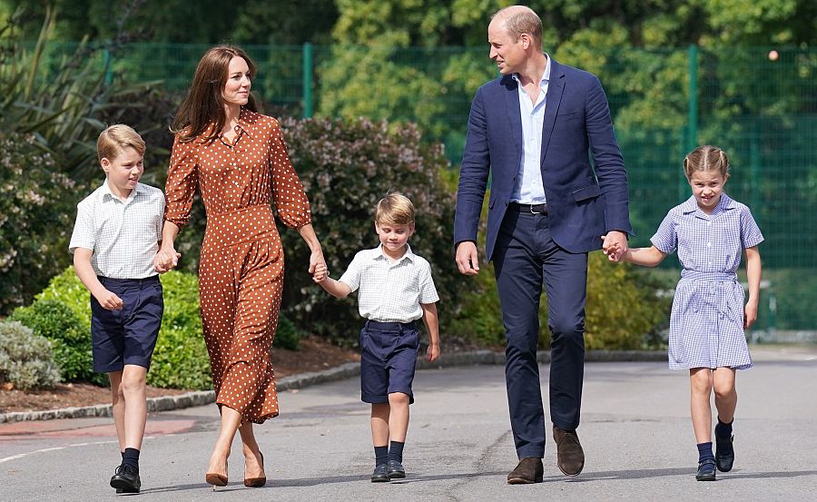 Los duques de Cambridge, Guillermo y Catalina, y sus hijos, los príncipes Jorge, Carlota y Luis