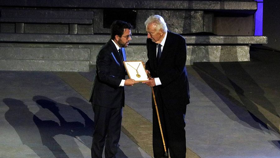 Antoni Vila Casas rep la Medalla d'Or de la Generalitat  | ACN