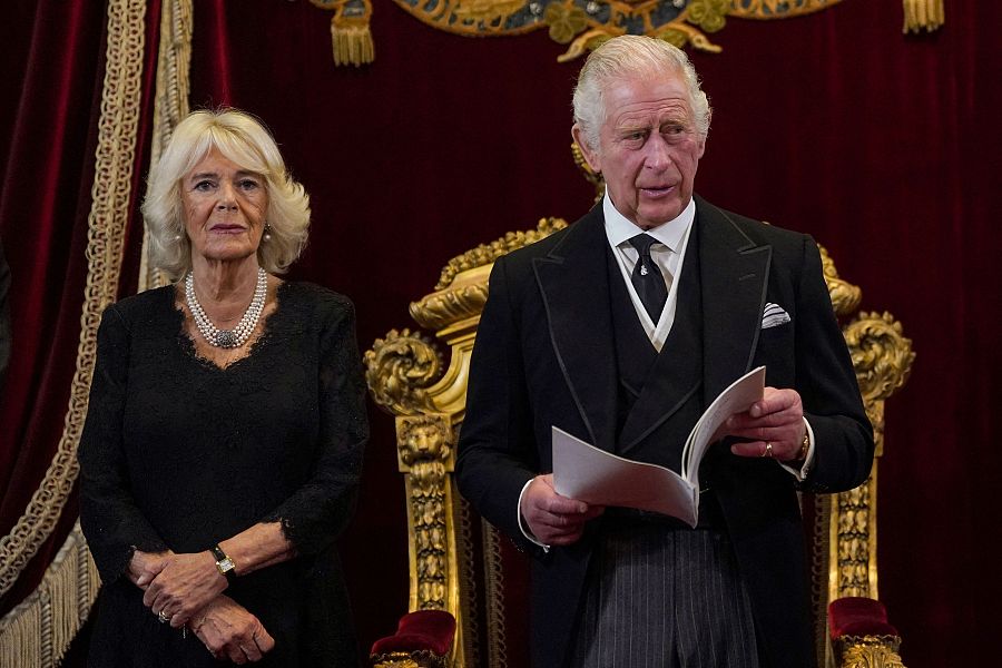 La reina consorte y el rey de Inglaterra Carlos III