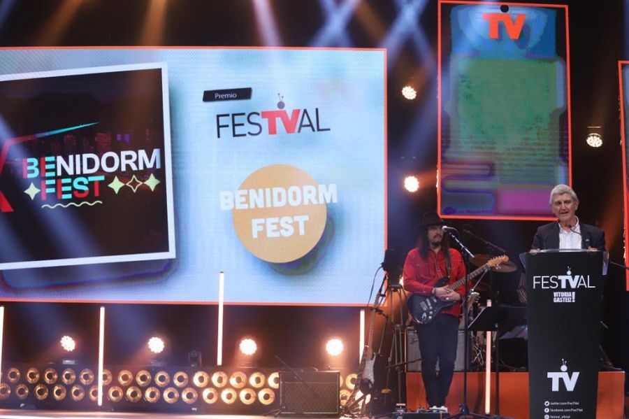 José Manuel Pérez Tornero recogio el Premio FesTVal al Benidorm Fest