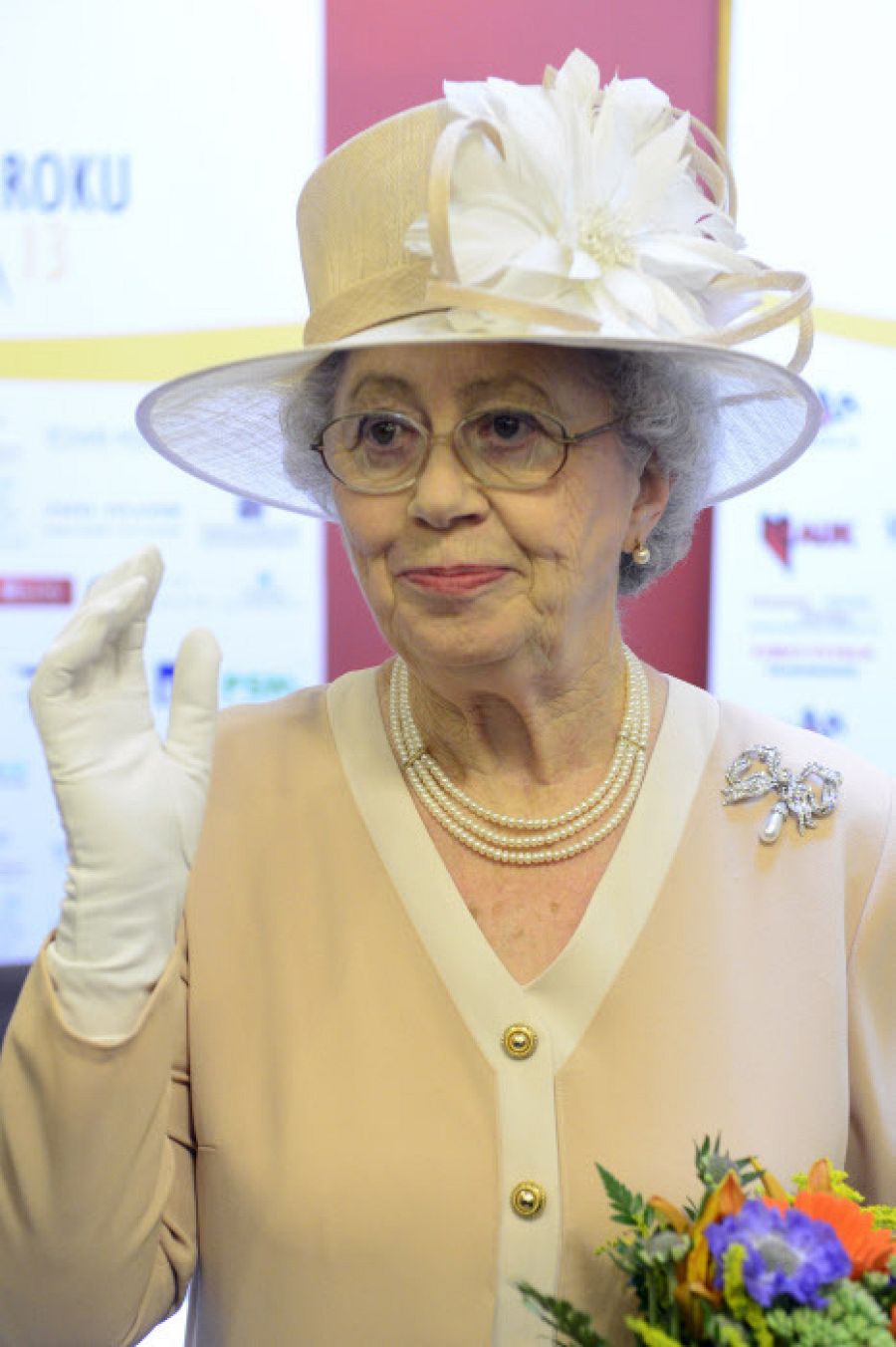 Mary Reynolds,  la doble de Isabel II