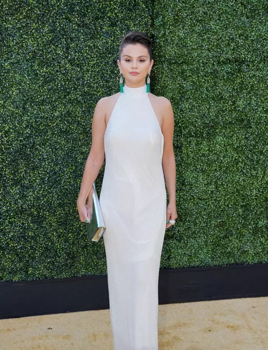 La actriz  Selena Gómez en los Premios Emmy 2022