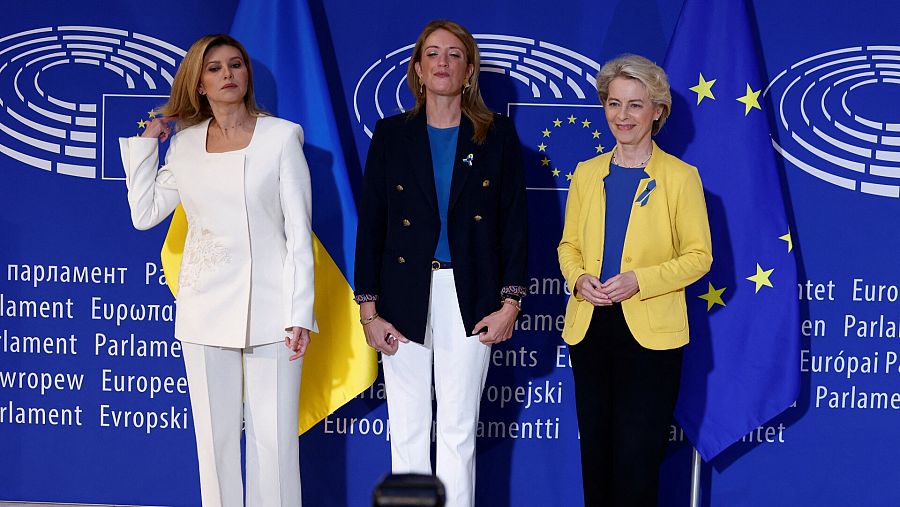 De izquierda a derecha, la primera dama ucraniana, Olena Zelenska, la presidenta del Parlamento Europeo, Roberta Metsola, y  la presidenta de la Comisión, Ursula von der Leyen, en Estrasburgo. REUTERS/Yves Herman