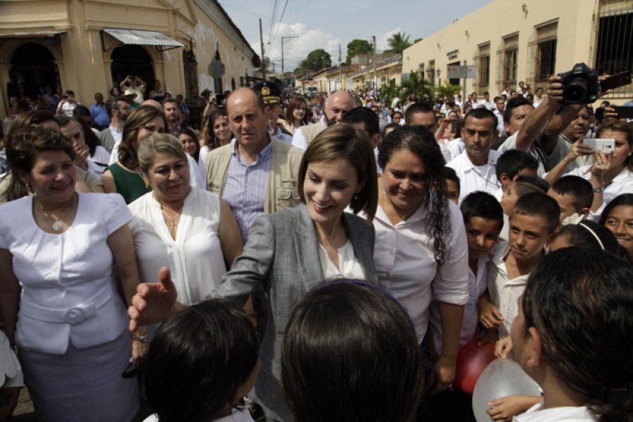 La reina LEtizia visita el proyecto de cooperación en Suchitoto (El Salvador)