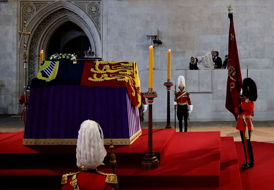 El ataúd de la reina Isabel II llega a Westminster desde el Palacio de Buckingham 