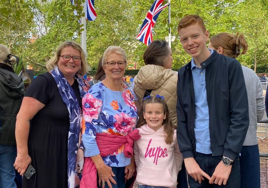Heysel está en Londres con sus hijas y sus nietos para presentar sus respetos a Isabel II