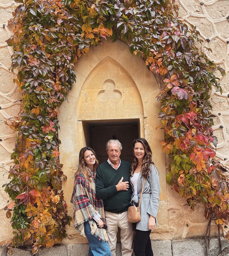 Phillippe Junot junto a sus hijas