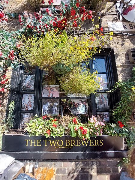 Mural del pub The Two Brewers