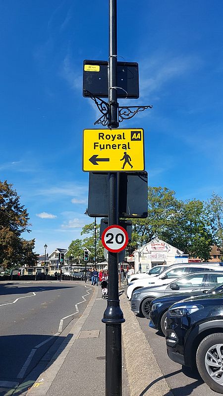 Una señal del funeral en Windsor