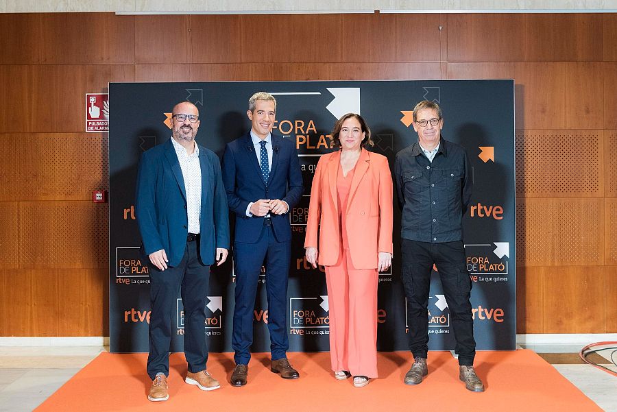 Rafa Lara, Oriol Nolis, Ada Colau i Pep Vilar al photocall 'Fora de plató'