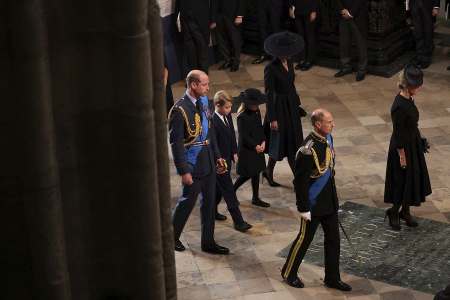 El príncipe Guillermo junto a la princesa de Gales y sus dos hijos