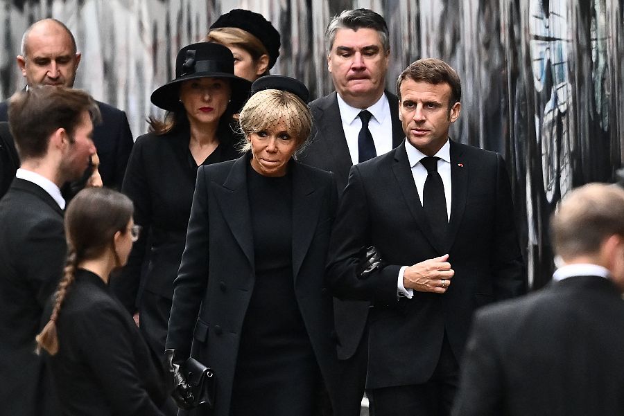 El presidente de Francia, Emmanuel Macron, y su mujer Brigitte llegan a Westminster