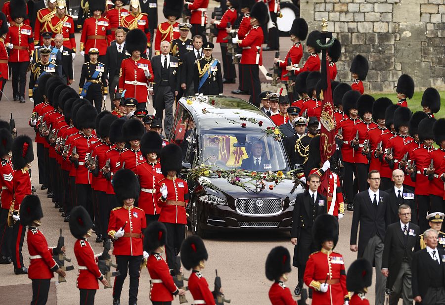 El cortejo fúnebre de Isabel II llega a Windsor