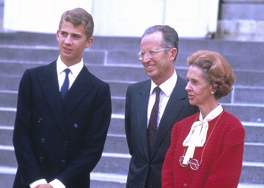 Fabiola de Bélgica y Balduino de Bélgica con el rey Felipe VI de joven