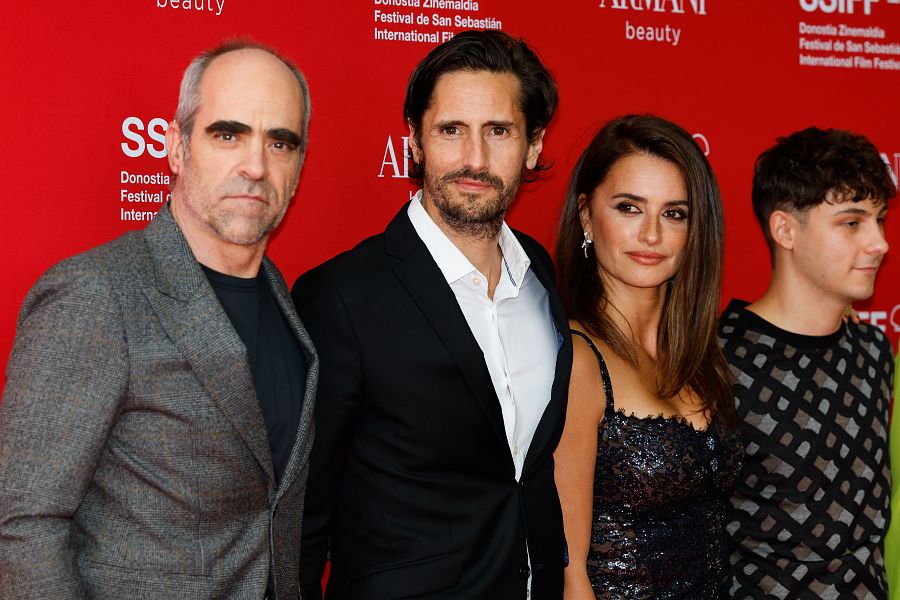 Luis Tosar, Penelope Cruz , Juan Diego Botto y el resto del equipo de 'En los márgenes'