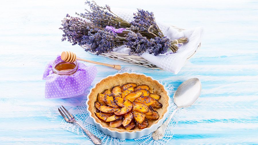 Emulsionando lavanda en agua o leche, podemos obtener un aromático líquido para multitud de recetas