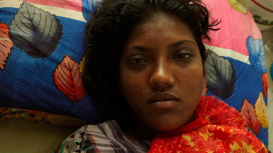 Los traficantes engañan y llevan a la fuerza a las chicas más pobres de la calle a los prostíbulos