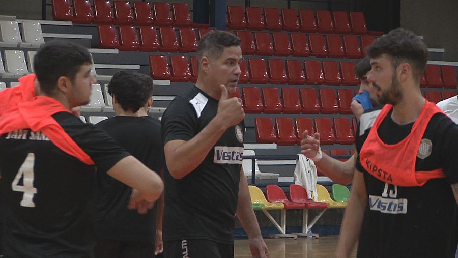 Rolando Uríos con compañeros del Vestas BM Alarcos