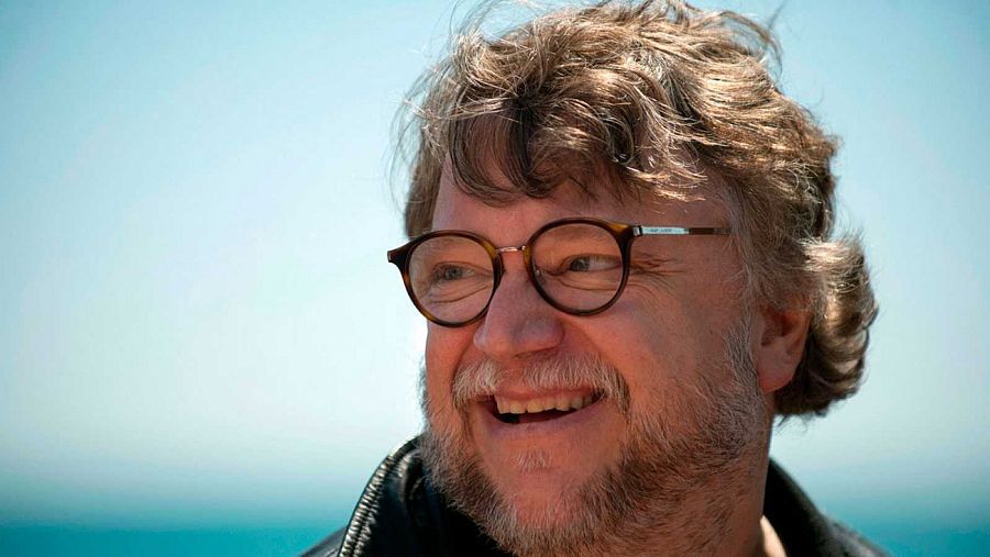 Primer plano del director de cine Guillermo del Toro