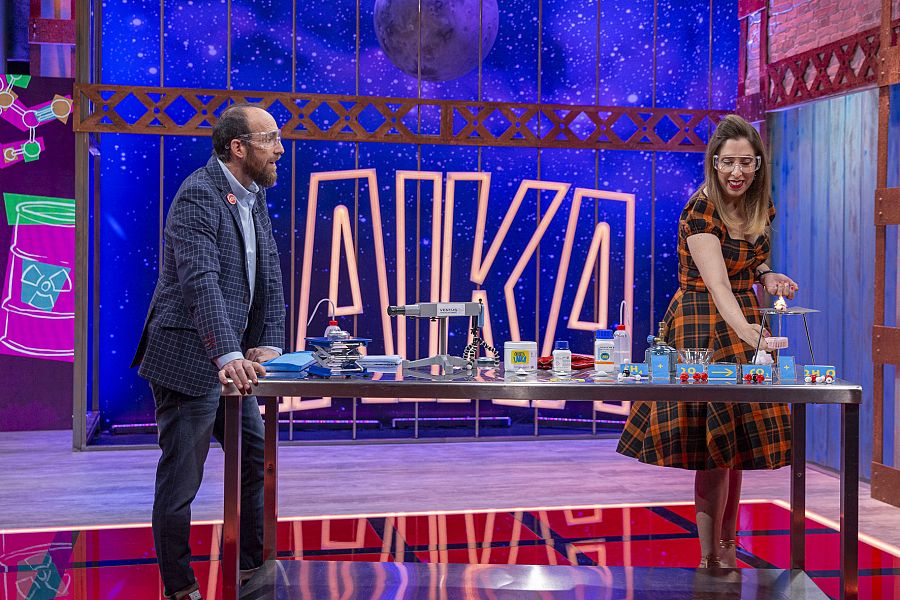 Eduardo Sáenz de Cabezón y Deborah García Bello