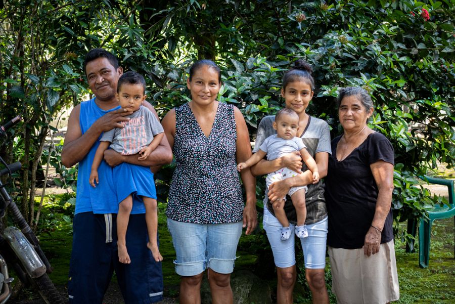 Rolando con su familia