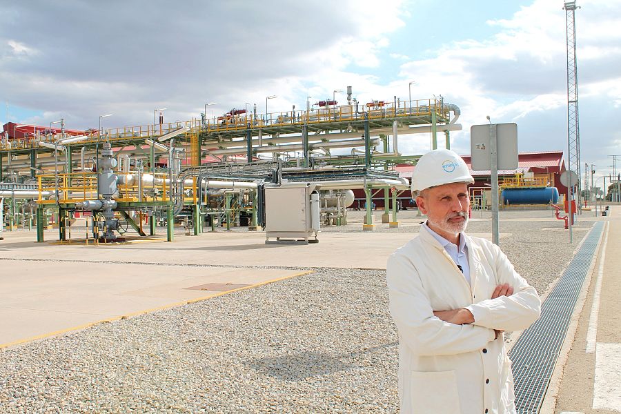 Claudio Rodríguez, director general de infraestructura de Enagás, en el almacén de Yela