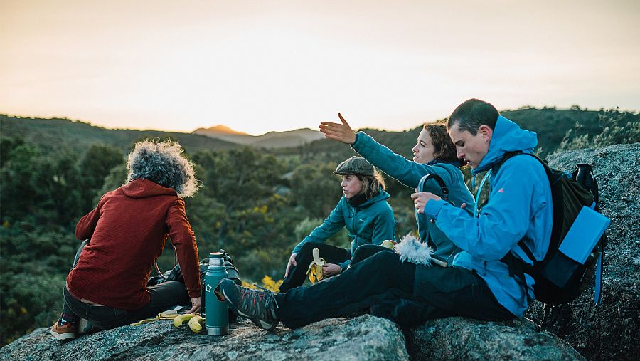 Un moment de descans dels participants en la Tranpirinenca