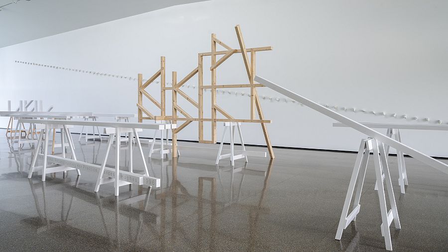 Em bruto: relações comoventes, una instalación site-specific de la artista portuguesa Fernanda Fragateiro